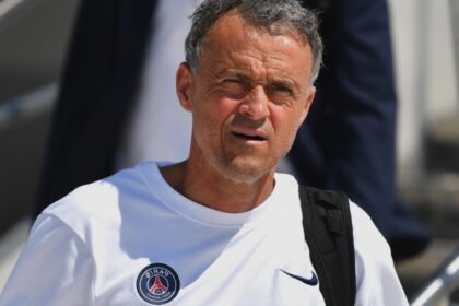 antrenorul echipei paris saint germain a cazut de pe bicicleta si are nevoie de operatie 68bc0031c4b4e