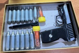 arma neletala si munitiile aferente ascunse intr o cutie de parfum descoperite in vama 68beb53f34f4c