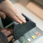 asa iti protejezi contul de escroci de ce e recomandat sa apasati butonul rosu de la bancomat dupa fiecare tranzactie 68d54e49b484e
