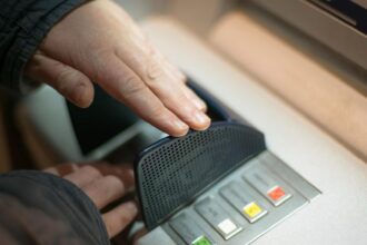 asa iti protejezi contul de escroci de ce e recomandat sa apasati butonul rosu de la bancomat dupa fiecare tranzactie 68d54e49b484e