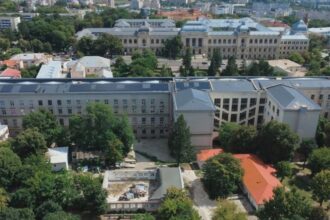 au fost montate primele panouri fotovoltaice pe noul acoperis al corpului b din cadrul uaic iasi 68ba33daca132