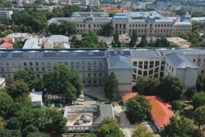 au fost montate primele panouri fotovoltaice pe noul acoperis al corpului b din cadrul uaic iasi 68ba33daca132