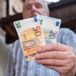 banca centrala europeana ne sfatuieste sa punem bani de o parte pentru zile negre 68d4e97beafab