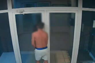 barbat drogat si dezbracat surprins intrand in mai multe apartamente locatarii socati de incident 68d1b922c285b