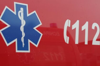 barbatul care s a prabusit luni in fata parlamentului a murit la spital barbatul participase la protestul din administratia publica 68cba0a8195bd