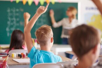 bolojan n a terminat cu educatia vrea reforme si mai ample in invatamant 68c9c4f83d25a 1