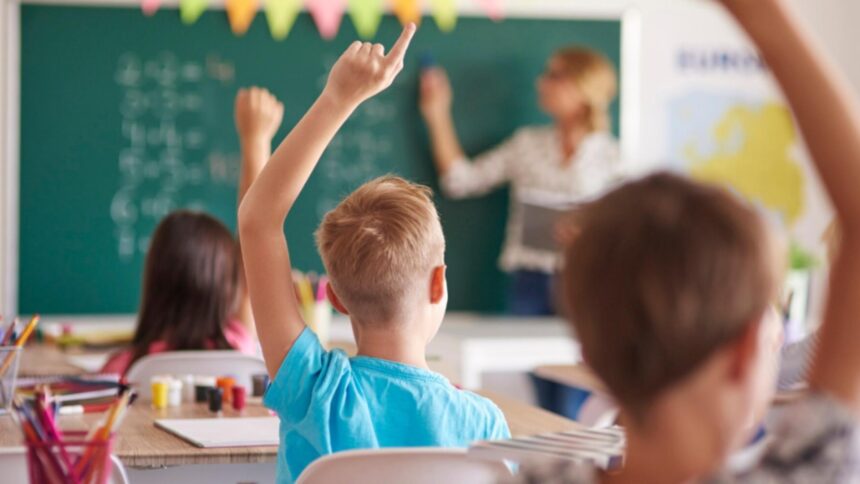 bolojan n a terminat cu educatia vrea reforme si mai ample in invatamant 68c9c4f83d25a 1