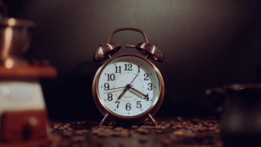 cand se da ceasul la ora de iarna in 2025 de ce schimbarea are loc doar in weekend 68c7c983de844