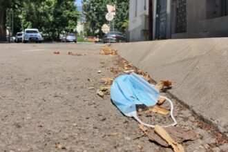 caz din vremea covid doi scandalagii care au agresat o vanzatoare si un politist au fost pusi la punct de judecatori 68db257633519