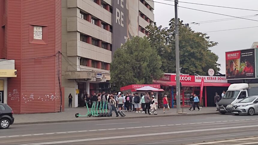 coada pana in strada la caminul t17 din tudor studentii isi iau camerele in primire foto 68d3b9311d9a6