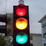 cod rutier 2025 amenda uriata pentru soferii care trec intentionat pe galben la semafor 68d6918369b0a