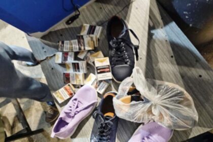 contrabanda ingenioasa demascata la frontiera la sculeni tigari ascunse in incaltaminte 68cdf66f92a3d