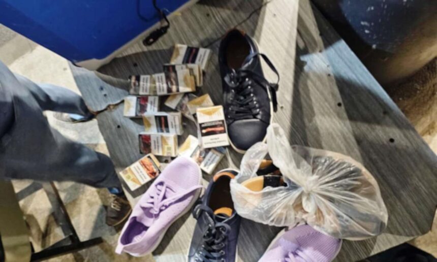 contrabanda ingenioasa demascata la frontiera la sculeni tigari ascunse in incaltaminte 68cdf66f92a3d