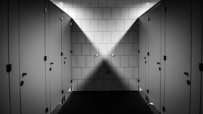 control la o scoala de elita din romania dupa un incident grav doi elevi de 13 ani au facut amor in toaleta institutiei si le au trimis imagini colegilor 68d1702b98011