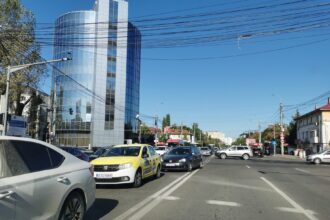 cozi ca intr o zi de lucru pe bucium trafic bara la bara de la dedeman pana la omv petrom 68cfaec84fd9d