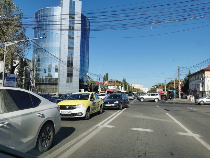 cozi ca intr o zi de lucru pe bucium trafic bara la bara de la dedeman pana la omv petrom 68cfaec84fd9d