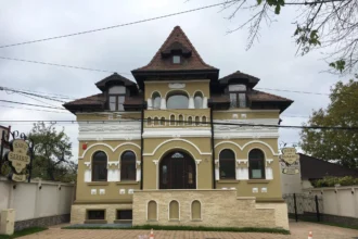 cu cat e scos la vanzare un cunoscut restaurant de pe sararie cladire monument din apropierea bodjeucii lui creanga se poate si inchiria 30 000 euro luna 68ca79c731a7a