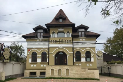 cu cat e scos la vanzare un cunoscut restaurant de pe sararie cladire monument din apropierea bodjeucii lui creanga se poate si inchiria 30 000 euro luna 68ca79c731a7a