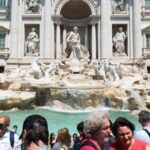 cum a reusit o banda de romani sa i lase fara un ban in buzunare pe turistii care vizitau fontana din trevi din roma 68bebf5ab3c9d