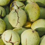 cum sa cureti petele de la nucile verzi de pe maini si de pe haine solutii la indemana oricui 68b6971241122