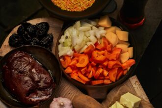 cum sa prepari vegeta acasa este bio fara conservanti sau alti aditivi mixul de legume ideal pentru a potenta gustul ciorbelor sau al altor preparate 68c14f9054436