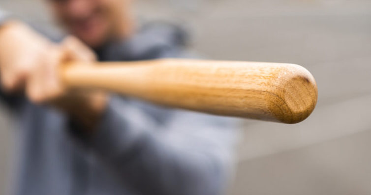 cum se mai fac afaceri in lumea imobiliarilor ieseni l a pus pe furnizorul de usi in genunchi l a batut si l a inregistrat spunand in fals ca a primit toti banii 68d1eb028fb20