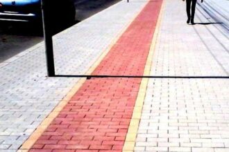 cursa in doi pentru construirea trotuarelor in rediu primaria vrea sa asfalteze drumul pacurari breazu in patru luni 68bf3a9fb350e