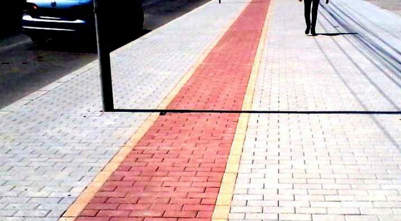 cursa in doi pentru construirea trotuarelor in rediu primaria vrea sa asfalteze drumul pacurari breazu in patru luni 68bf3a9fb350e