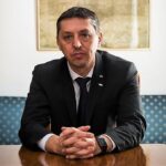 daniel david anunta ca isi va da demisia din functia de ministru al educatiei daca motiunea simpla va fi adoptata 68c58eefbb430