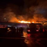 depozit cuprins de incendiu in sectorul 2 al capitalei 7 000 mp afectati interventia pompierilor continua 68d3725aca167