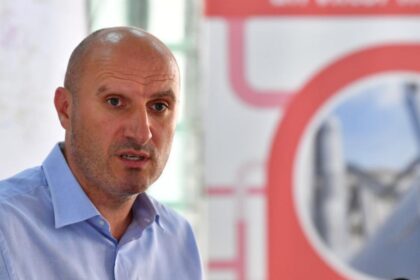 directorul general si directorul comercial al elcen sub control judiciar pentru luare de mita de peste 15 milioane de euro 68c12dc9a40f2