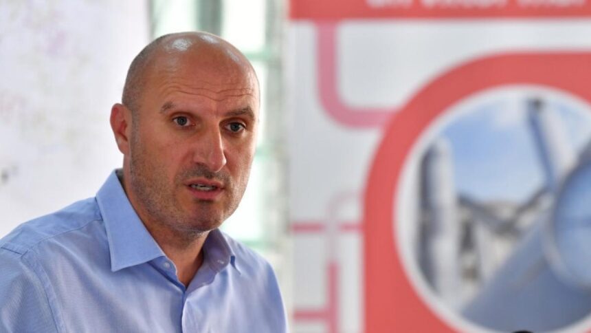 directorul general si directorul comercial al elcen sub control judiciar pentru luare de mita de peste 15 milioane de euro 68c12dc9a40f2