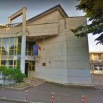 doi copaci s au prabusit in curtea liceului cu program sportiv din iasi 68d4f45f418c5