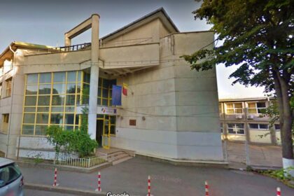 doi copaci s au prabusit in curtea liceului cu program sportiv din iasi 68d4f45f418c5