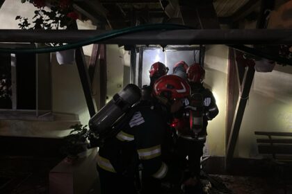 doi soti din iasi au ajuns la spital in urma unui incendiu izbucnit noaptea trecuta 68c7ca5a13a96