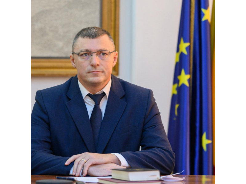 dolachi pelin un prefect venit de jos 68c3bb4a709d2