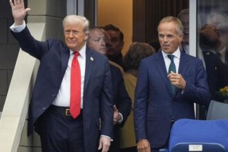 donald trump prezent la finala us open el a fost aclamat dar si huiduit iar meciul a fost intarziat din motive de securitate 68be6b6e8e7bf