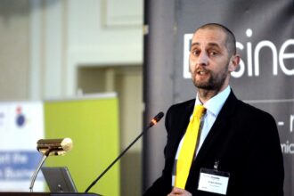 dragos damian terapia cluj bai mos comunist lasa odata placa asta stricata cu fabrici uzine si combinate 68c7f2bb216e3