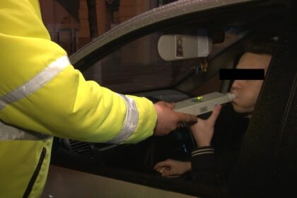 dupa ce a fost prins sofand drogat si a ramas fara permis un harlauan a fost prins conducand din nou exact in ziua in care a fost condamnat 68d1e7809ab07