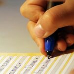 elev de 11 ani dus de urgenta la spital dupa ce ore intregi a incercat sa si faca temele medicii avertizeaza asupra riscurilor suprasolicitarii scolare 68d8e339cbe91