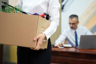 exod in masa peste 150 000 de bugetari au demisionat in schimbul unor salarii compensatorii 68dbe3e9143e8