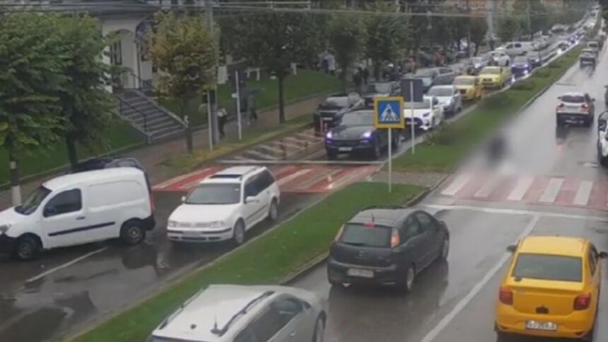 femeie de 70 de ani lovita violent pe trecerea de pietoni in fata unei scoli 68cc07ca36e75