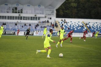 fotbal poli nu poate fi vazuta decat in copou care sunt meciurile televizate ale rundei ce incepe maine si se incheie marti 68d5dfc369dc1