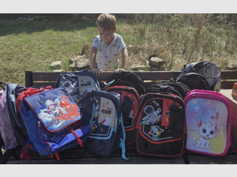 foto ghiozdanelele care duc lumea mai departe 68ba81086d091