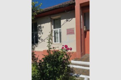 foto un nou inceput cu ghiozdane pline de speranta prietenia dintre clubul inner wheel si scoala garbesti continua in pasi de lumina 68bad65e42280