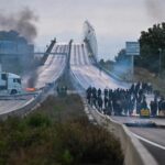 franta fierbe macron e presat sa demisioneze sindicatele scot astazi oamenii in strada 68c116e195555