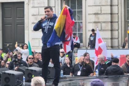 george simion discurs incendiar in mijlocul protestatarilor din londra dictatura este impusa de emmanuel macron si ursula von der leyen 68c5af9684935