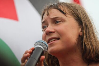 greta thunberg se plange nava cu care se indrepta spre gaza i ar fi fost atacata de o drona ancheta arata ca a fost autosabotaj 68c051ac6b56a