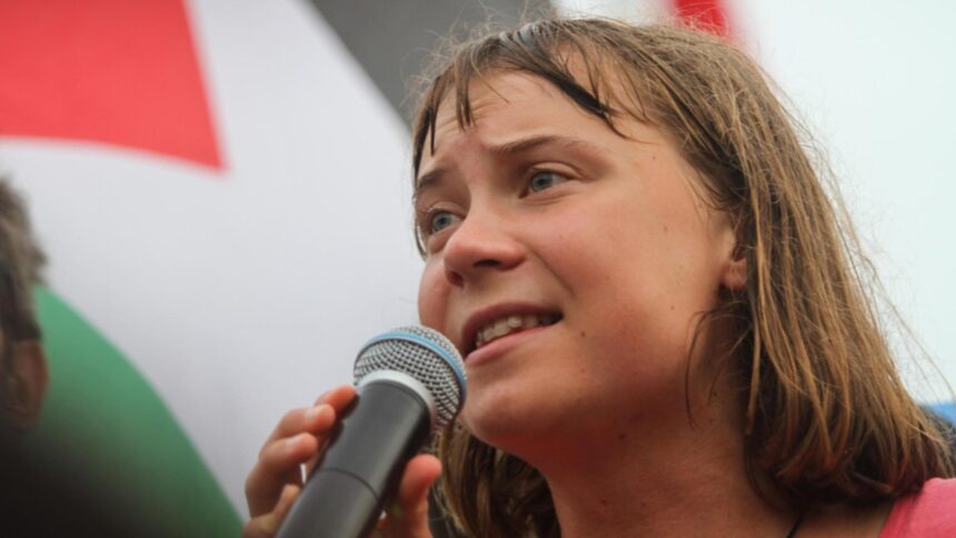 greta thunberg se plange nava cu care se indrepta spre gaza i ar fi fost atacata de o drona ancheta arata ca a fost autosabotaj 68c051ac6b56a