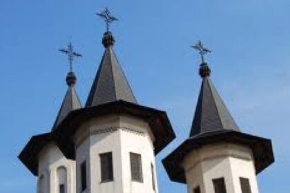 hot fara frica lui dumnezeu a furat banii din doua cutii ale milei de la o manastire din cluj si si a sters urma 68c8ee8a0ee83